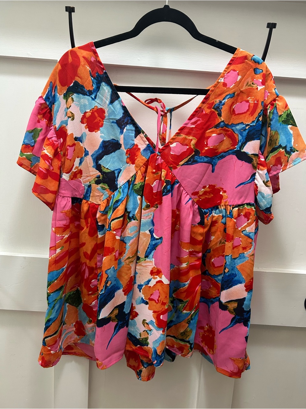 NWT Boutique Brand, Entro, Vibrant Floral V-Neck Women’s Top — Pink & Multicolor